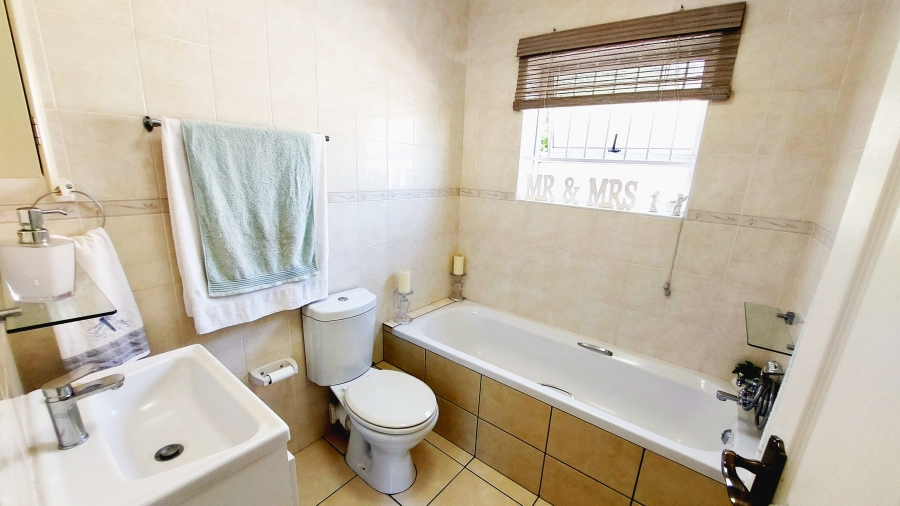 3 Bedroom Property for Sale in Protea Heights Western Cape